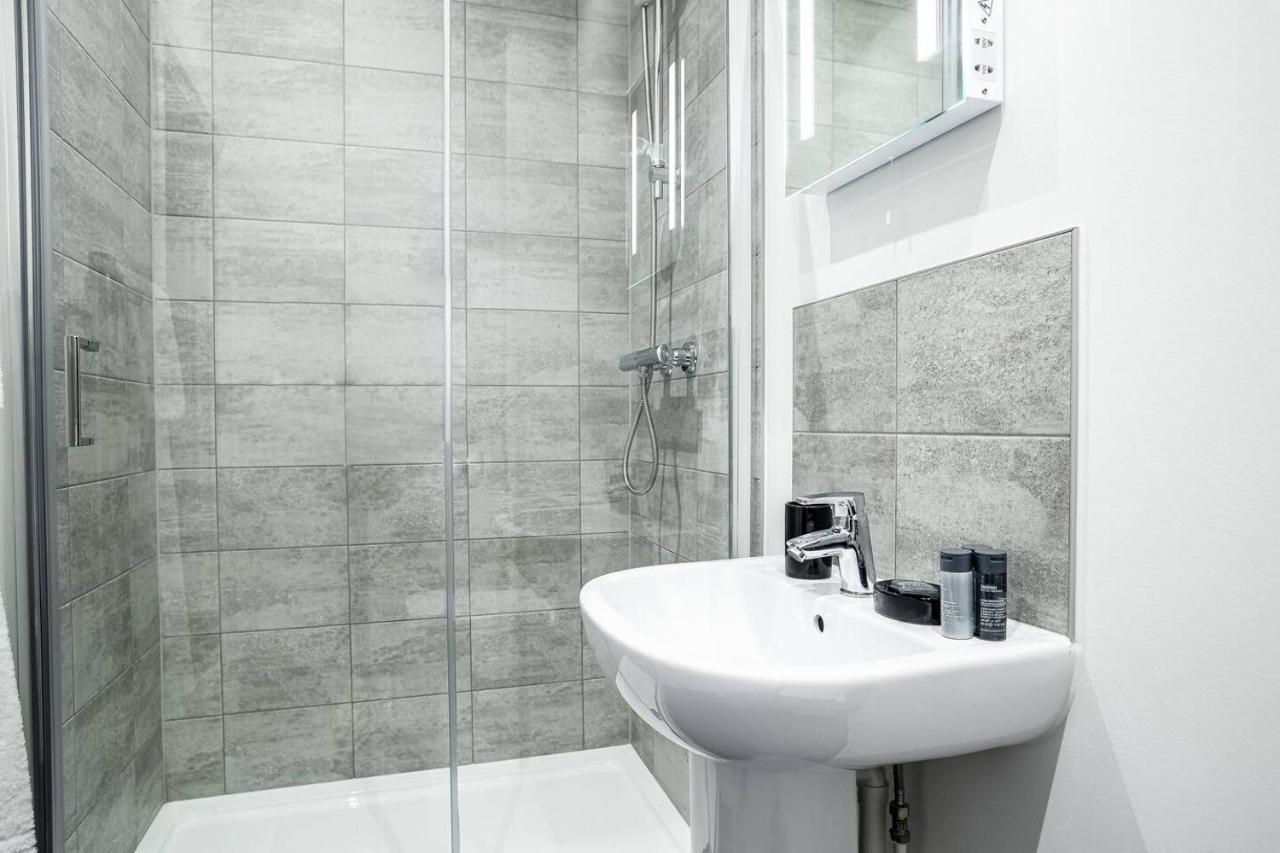 Two Bedroom - Central Peterborough Apartment - Bayard Apartments Eksteriør bilde